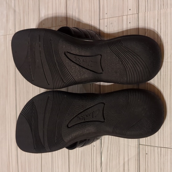 NWOT Clarks Women's 8M Cloudsteppers Breeze Sea Thong Sandals Black 27772 - Picture 6 of 6